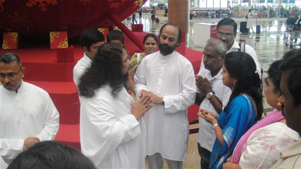 24 Guru Mahan at the Airport